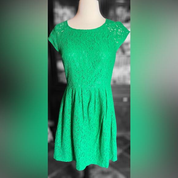 FOREVER 21 ~ Green Lace Baby Doll Dress ~ Size Medium - Picture 3 of 3